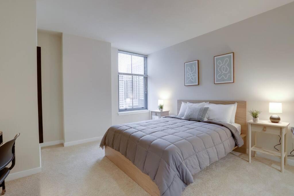 Upscale Comfort Next To Metro And Dining Arlington Exterior photo