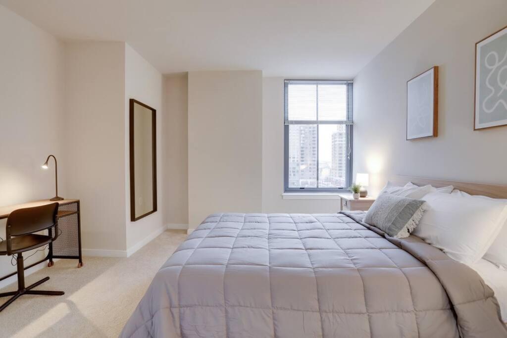 Upscale Comfort Next To Metro And Dining Arlington Exterior photo